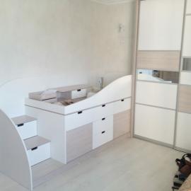 Кровать и шкаф по дизайнерскому проекту
